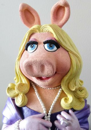 Sideshow The Muppet Show Miss Piggy Polystone Collectible Bust Statue Diorama