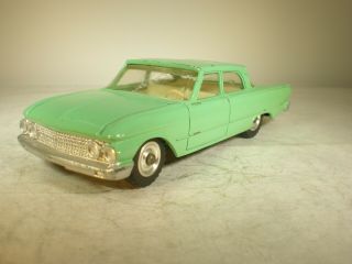 Dinky Toys 1961 Ford Fairlane 148 Outstanding
