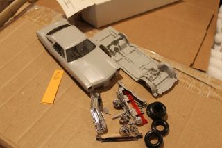 J50 Johan 1975 Oldsmobile Cutlass 2 Unassembled Kit 1:24 Gray Sp1375