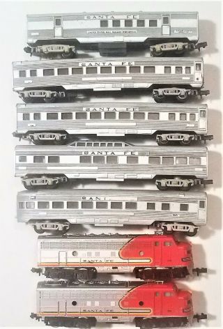 5 Arnold Rapido N Scale Passenger Cars Santa Fe Trix Locomotive.