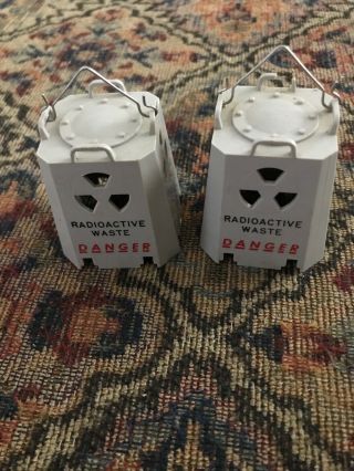 2 Lionel 452 Radioactive Canisters For Derrick Parts