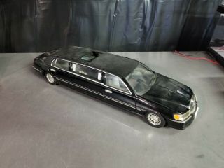 1999 Lincoln Town Car Stretch Limousine Black Limo 1/18 Scale Diecast Sun Star