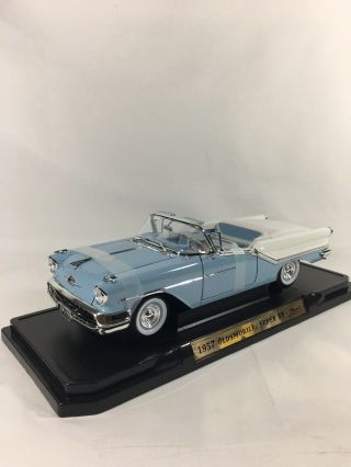 Road Signature 1957 Olds Mobile 88 Vehicle 1:18 Scale Die - Cast Car