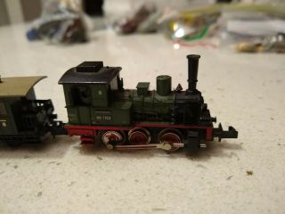 N Gauge Model Train And Carriages
