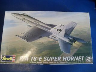 1/48 F/a 18 - E Hornet By Revell