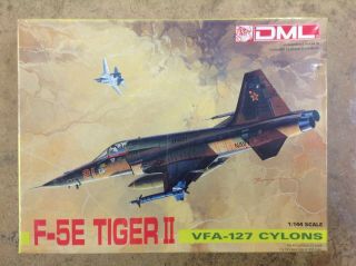 Khs - 1/144 Dml Model Kit 4518 F - 5e Tiger Ii Vfa - 127 Cylons (b)