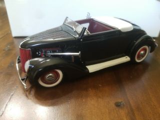 Danbury 1936 Ford Deluxe Cabriolet Hot Rod Diecast Car 1:24 W/box & Title