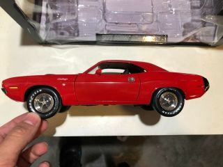 highway 61 Box with Ertl Challenger 1/18 R/T 1970 Red Beautilful Hemi 5