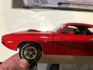 highway 61 Box with Ertl Challenger 1/18 R/T 1970 Red Beautilful Hemi 6