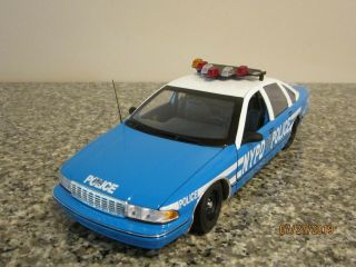 Chevrolet Caprice Nypd Police Car 1/18 Scale By U.  T Models,  Display Kept