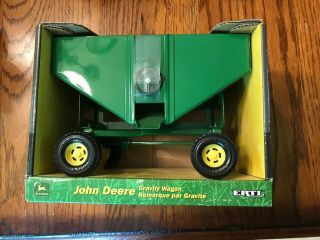 John Deere Gravity Wagon For A Tractor 1/16 Jd Grain