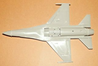 Revell - Monogram 1/48 Scale F - 16 Fighting Falcon Plastic Model Airplane Kit 3
