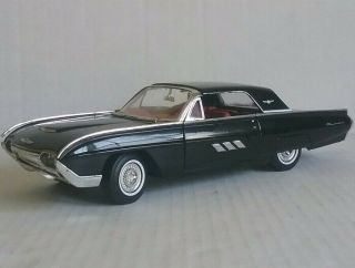 Anson Metal Series 1:18 Die Cast 1963 Ford Thunderbird W/ Lift Off Hardtop