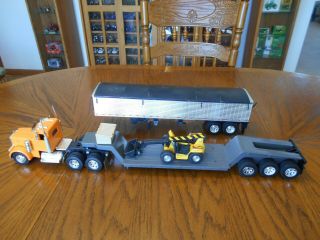 Ray 1:32 Scale Peterbilt Model 379 Semi Truck & 2 Trailers,