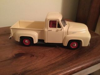 Road Signature - Ford 1953 F - 100 Pick Up Truck Die Cast Model Light Yellow