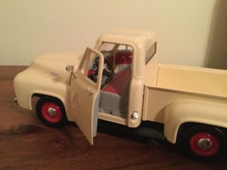 ROAD Signature - FORD 1953 F - 100 Pick Up Truck Die Cast Model Light Yellow 2