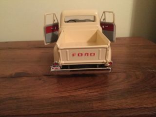ROAD Signature - FORD 1953 F - 100 Pick Up Truck Die Cast Model Light Yellow 5