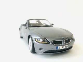 Maisto BMW Z4 Die Cast 1:18 Scale Model Car Grey 3