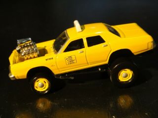 1977 Dodge Monaco N.  Y.  City Taxi Cab - Custom Johnny Lightning Jl Zinger
