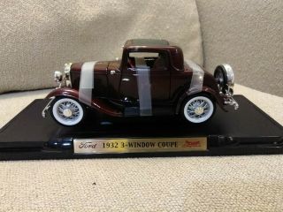 1932 Ford 3 - Window Coupe Road Signature 1:18 By Yat Ming Nib