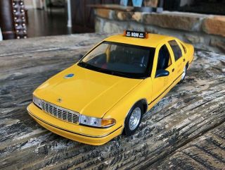 Ut Models 1:18 Chevrolet Caprice Taxi York City Nyc Chevy Detail