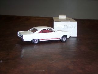 Amt - Ertl - 1/25 - 1966 - Ford Fairlane Gt/a - White - 6253 - (htf) - Adult Dispalyed