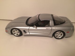 1:18 Scale Diecast 1997 Chevrolet Corvette By Burago