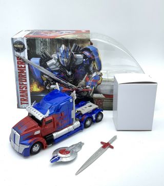 Transformers Sdcc 2016 Optimus Prime The Last Knight Exclusive Voyager Figure