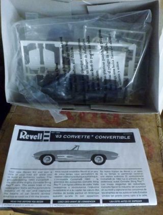 Revell Snap Tite ' 63 Corvette Convertible Model Kit 1:25 2