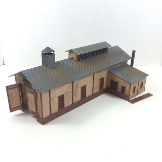 Ho Life Like Built Engine House Weathered Painted Model Railroad Building