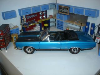 1/18 Ertl - 1969 Plymouth Gtx Hemi Convertible - Blue/black