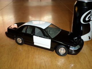 Black & White Police Car - Ford Crown Victoria,  Die Cast Metal Toy,  1/24,  Vintage