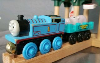 Thomas & Friends Wooden Railway Edward Gold Magnets Train Car Hippo Car