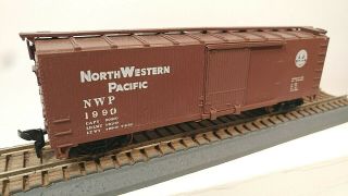 Ho Scale,  Walthers North Western Pacific 40 
