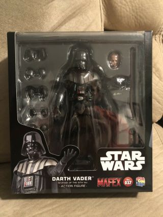 Star Wars: Episode Iii Revenge Of The Sith Darth Vader Mafex Pvc Action Figure