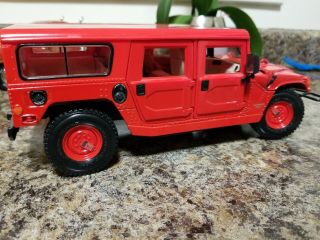 Hummer Station Wagon Diecast Truck Red 1:18 Scale By Maisto