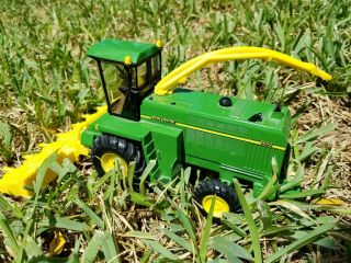 John Deere 6850 Tractor W/ Forage Harvester & Corn Head 1658zd Diecast Toy 1:32
