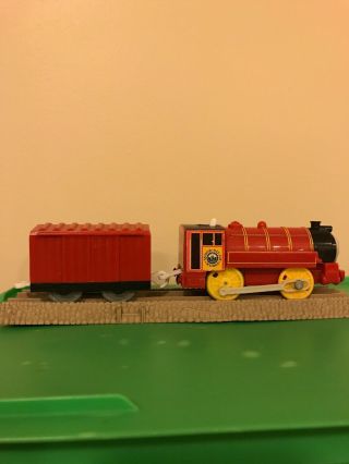 THOMAS Train Trackmaster Motorized Victor and Red Boxcar 3