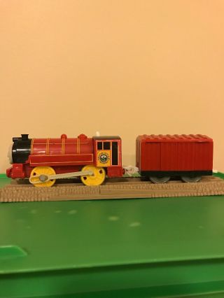 THOMAS Train Trackmaster Motorized Victor and Red Boxcar 4