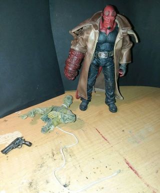 Mezco Comic Con Exclusive Hellboy Extended Features Complete