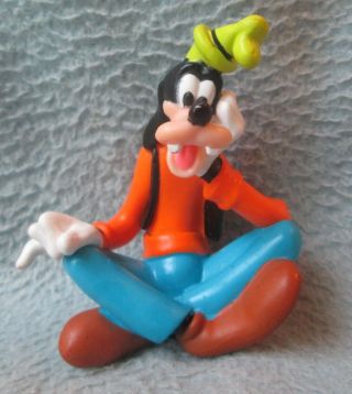 Disney Sitting Goofy 3.  5 " Pvc Figure Cake Topper