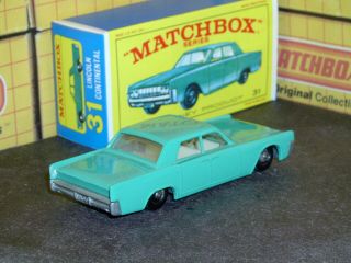 Matchbox Lesney Lincoln Continental 30 c2 sea green w/tow SC3 V/NM & crafted box 2