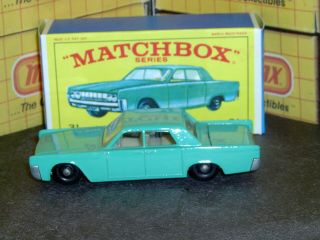 Matchbox Lesney Lincoln Continental 30 c2 sea green w/tow SC3 V/NM & crafted box 3