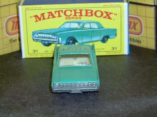 Matchbox Lesney Lincoln Continental 30 c2 sea green w/tow SC3 V/NM & crafted box 5