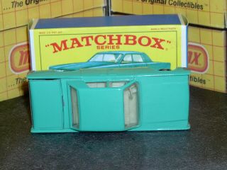 Matchbox Lesney Lincoln Continental 30 c2 sea green w/tow SC3 V/NM & crafted box 8