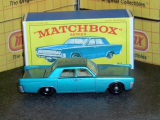 Matchbox Lesney Lincoln Continental 30 c1 teal blue w/tow SC2 VNM & crafted box 4