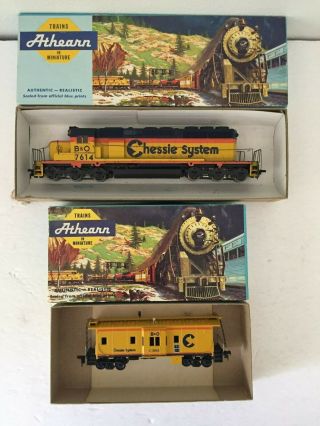 Athearn Ho Scale Chessie Sys Sd40 - 2 Diesel Locomotive 7612 & Bay Window Caboose