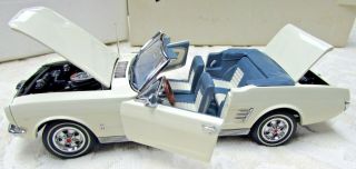 Danbury 1966 Ford Mustang Convertible 1:24 Diecast Box Cream