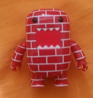 Domo 2 " Qee Collectible Figure Brick Wall Odd 1/15