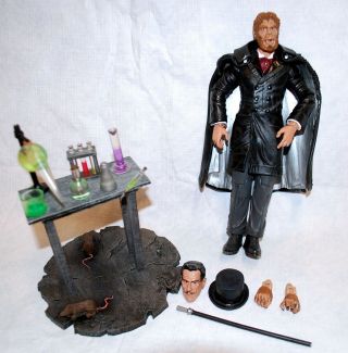 Universal Monsters Select Dr.  Jekyll & Mr.  Hyde Action Figure Complete
